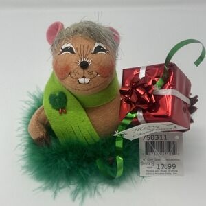 NWT Annalee 4" Gift Giving Groundhog Holding Presents 2011